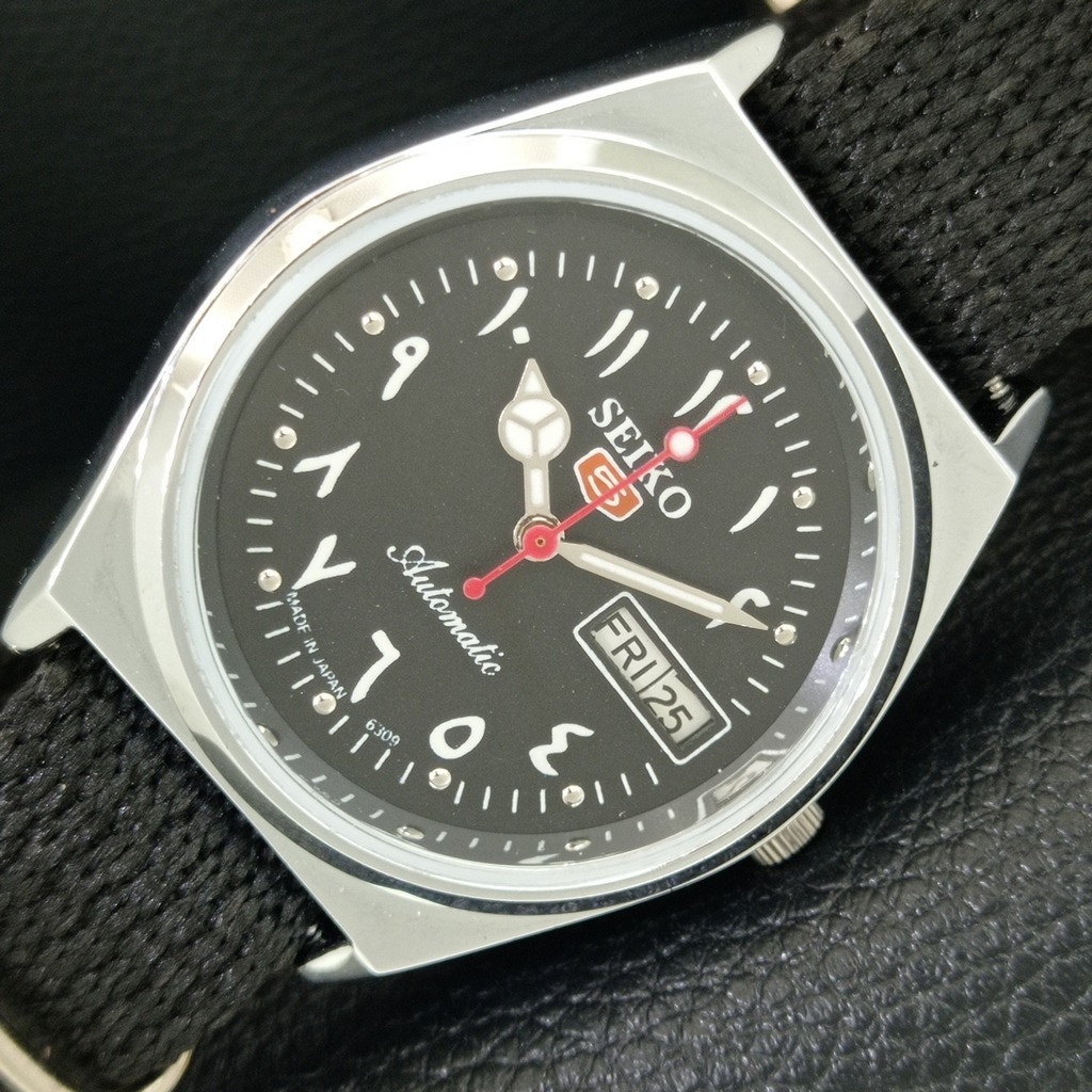 Vintage 1979 Seiko Automatic Mens Silver Watch WDaydate  Red Accents